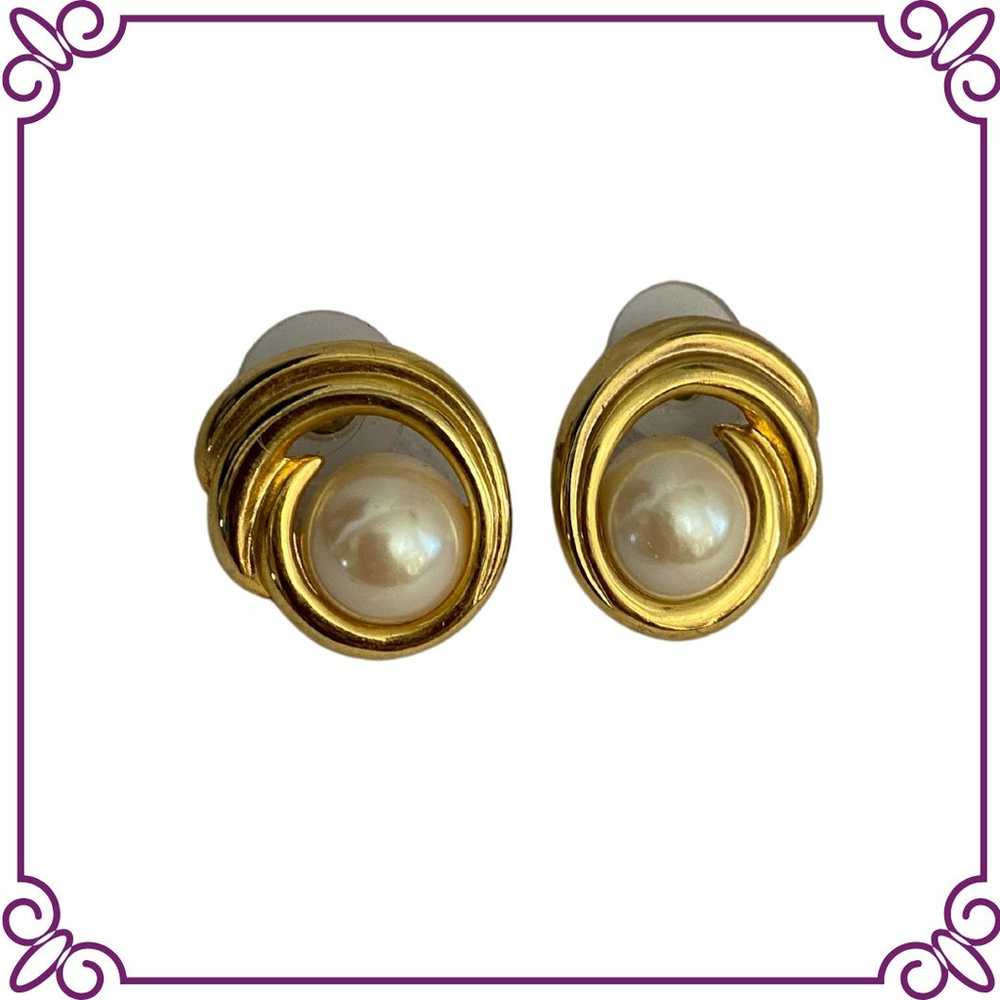 Vintage 1980s 1990s Faux Pearl & Gold Tone Pierce… - image 1