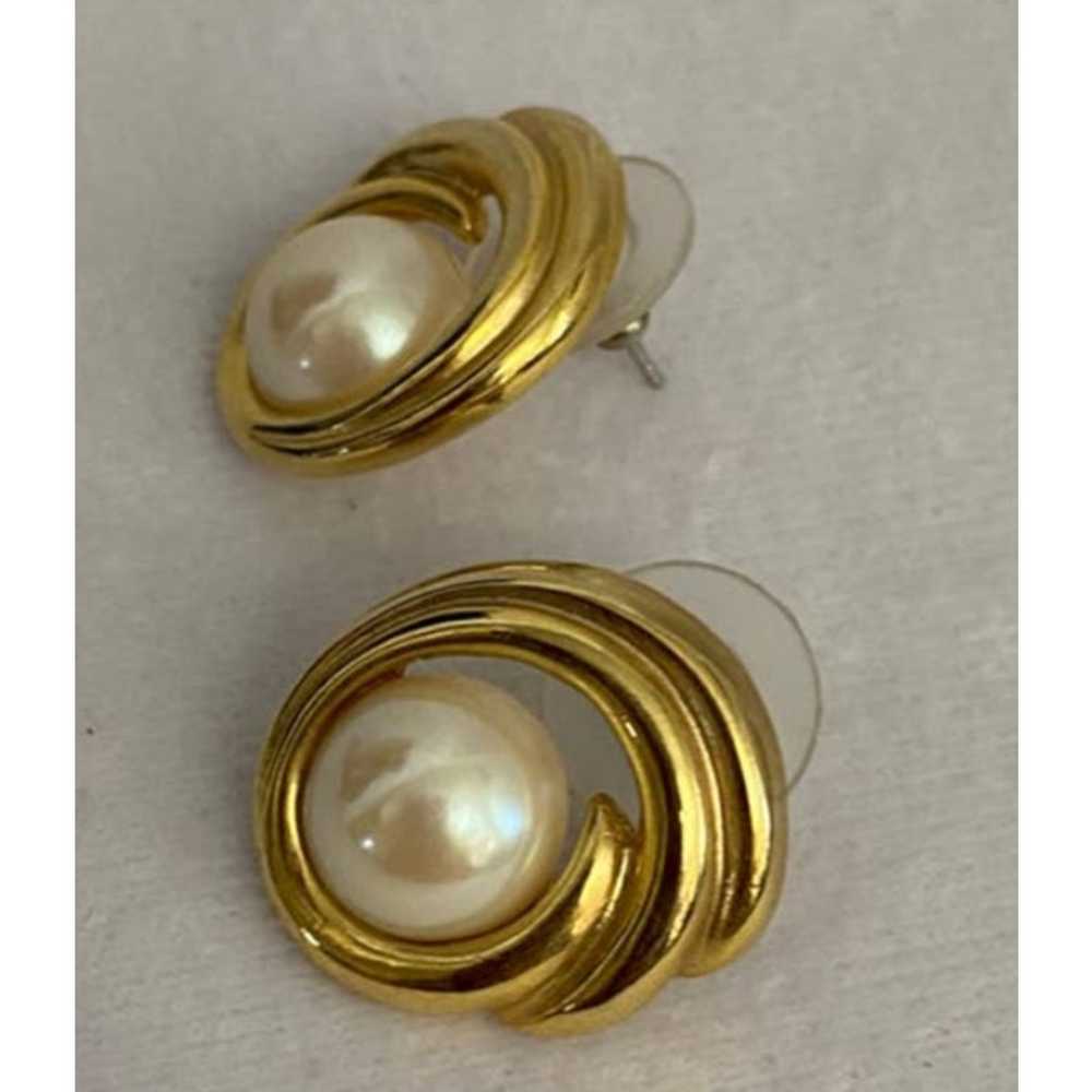 Vintage 1980s 1990s Faux Pearl & Gold Tone Pierce… - image 2