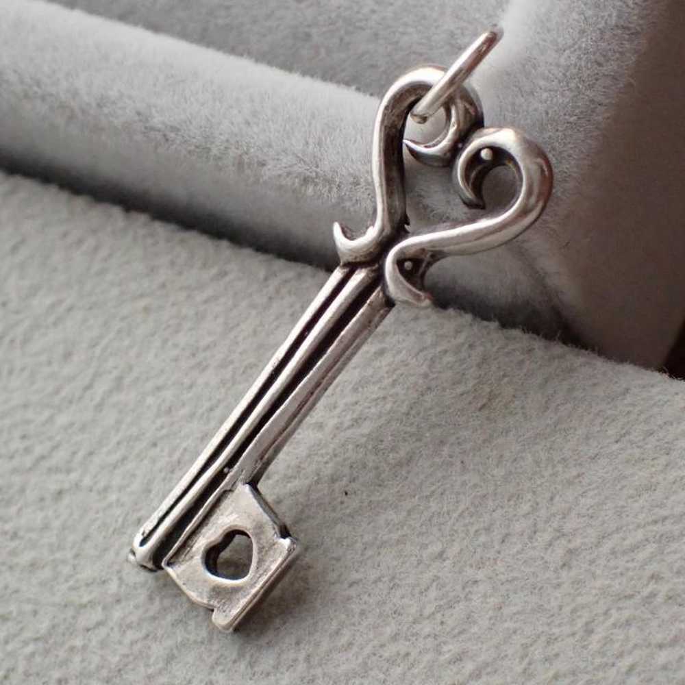 925 Silver Key Pendant Charm Heart Vintage - image 2