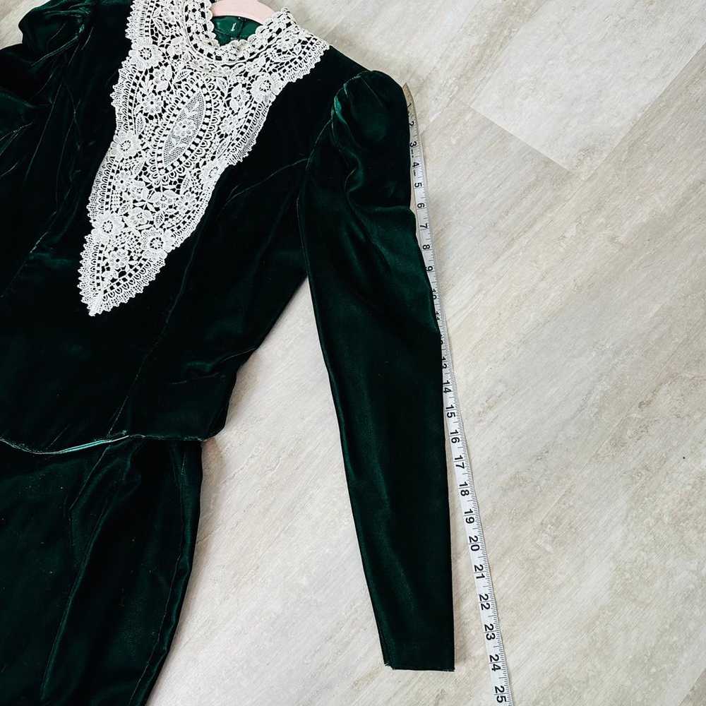 JESSICA MCCLINTOCK Gunne Sax green velvet edwardi… - image 9