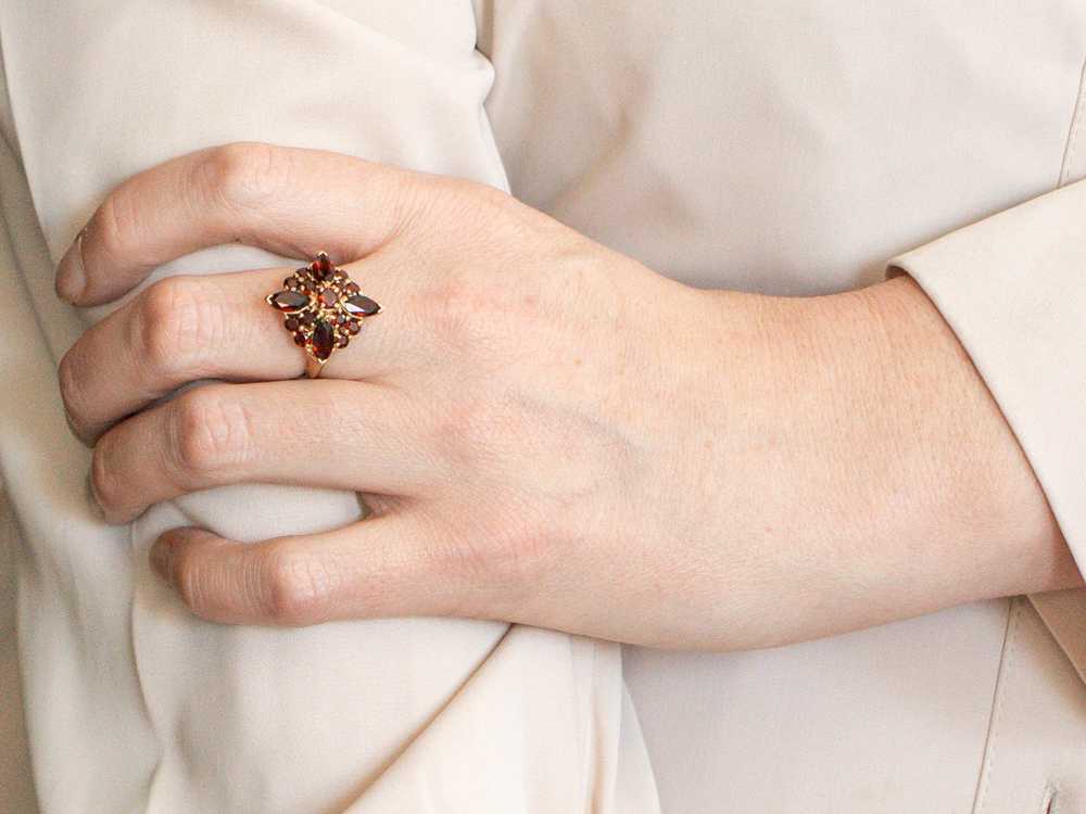 Vintage Gold and Garnet Cluster Ring - image 4