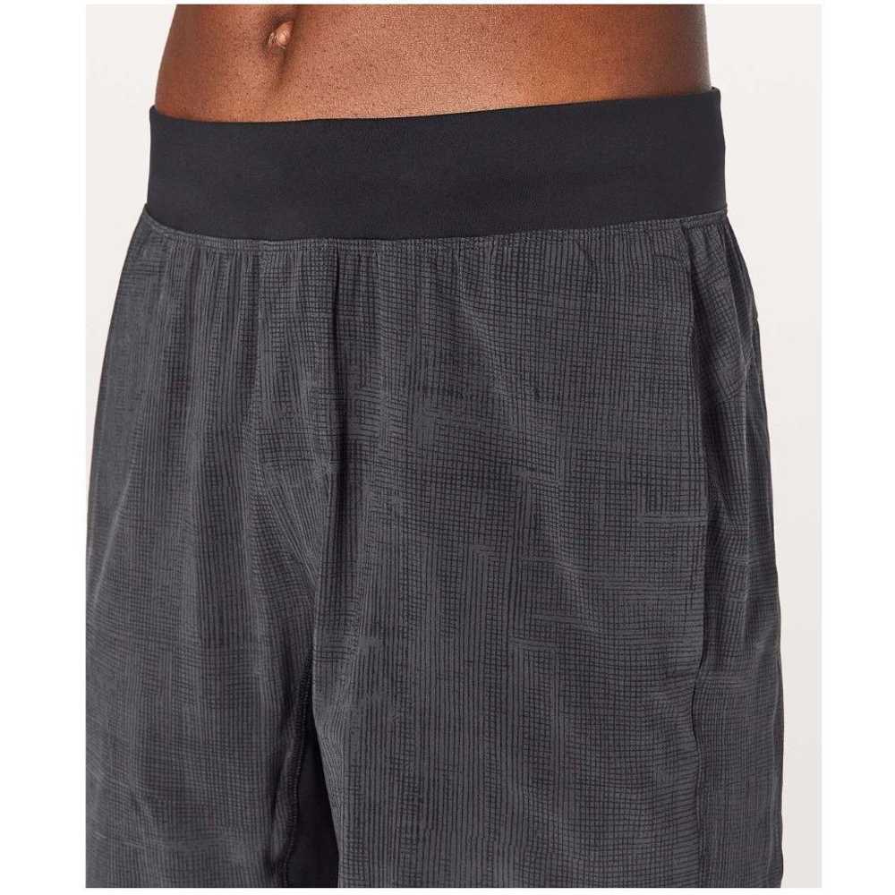 Lululemon Lululemon Men's T.H.E. Short 9" Linerle… - image 2