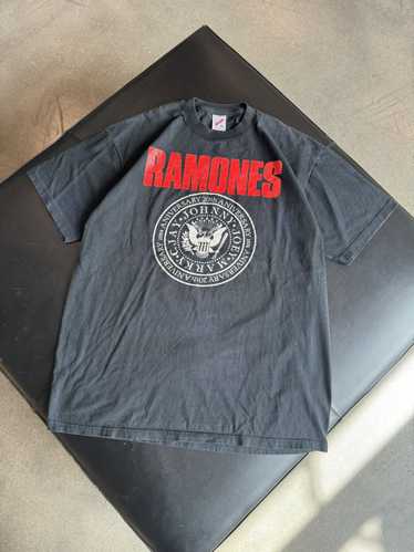 Vintage top 1990’s The Ramones Black T-Shirt