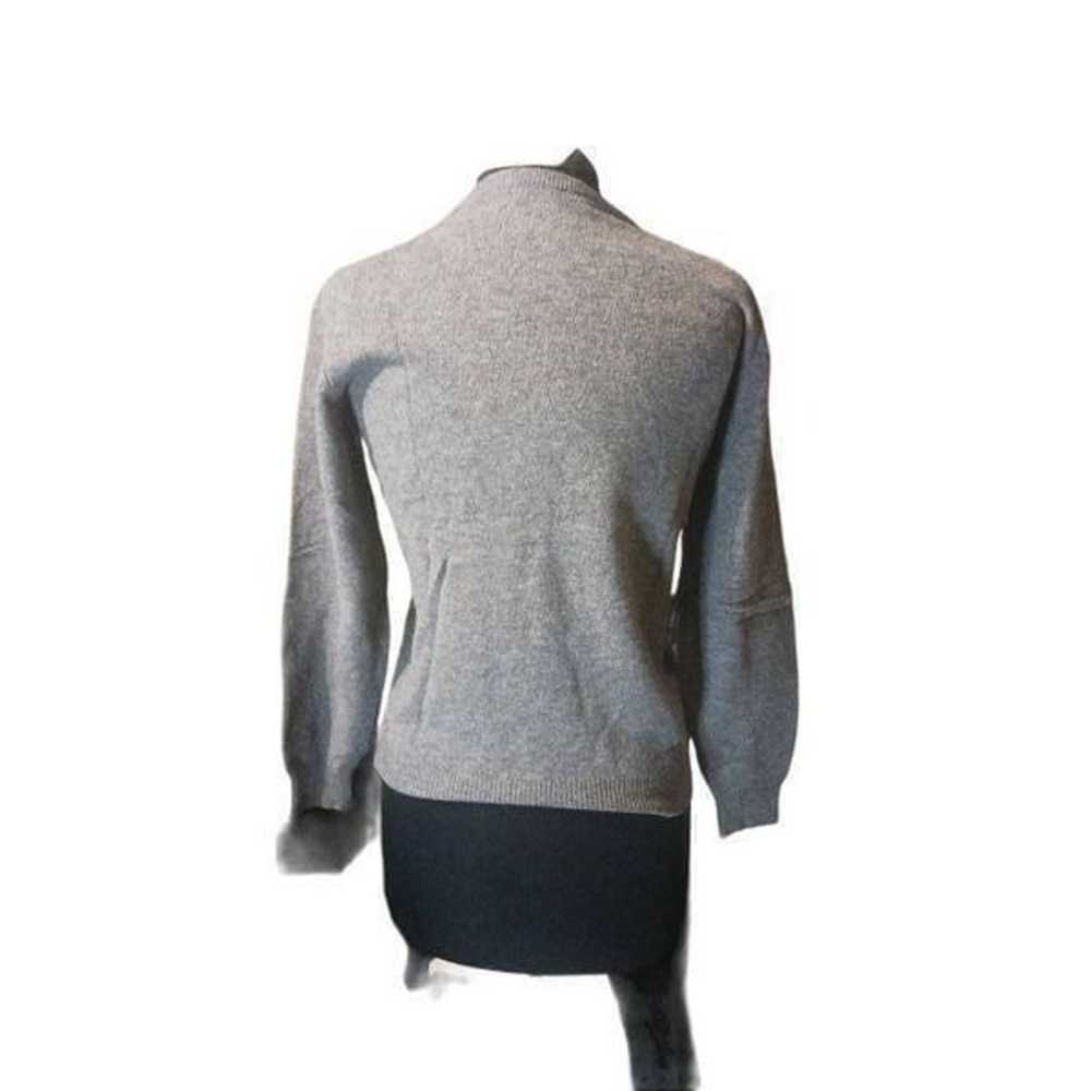 100% lambswool made in Scotland vee neck sweater … - image 2