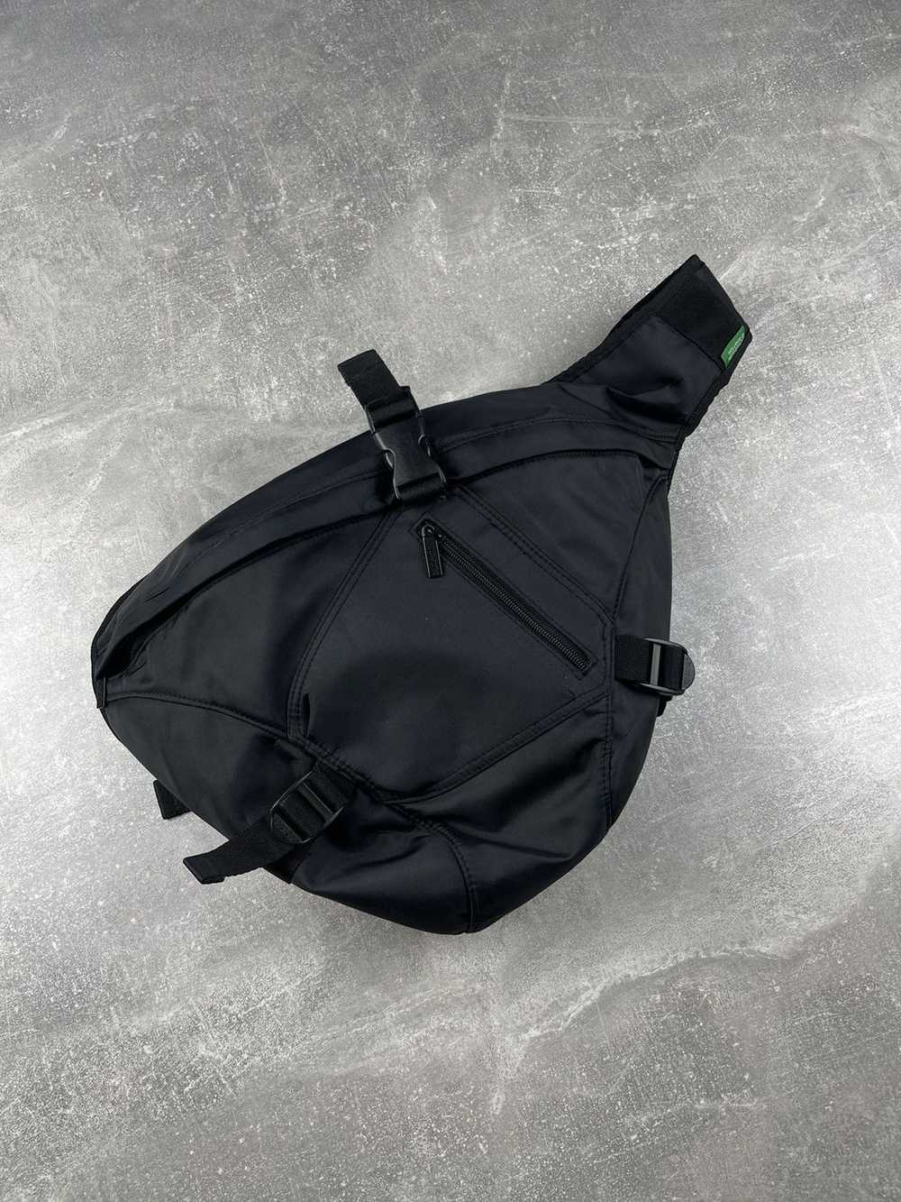 バッグ Beneton archive nylon tech sling bag y2k BENETTON Y2K School-bag Black Nylon Bag United Colors of