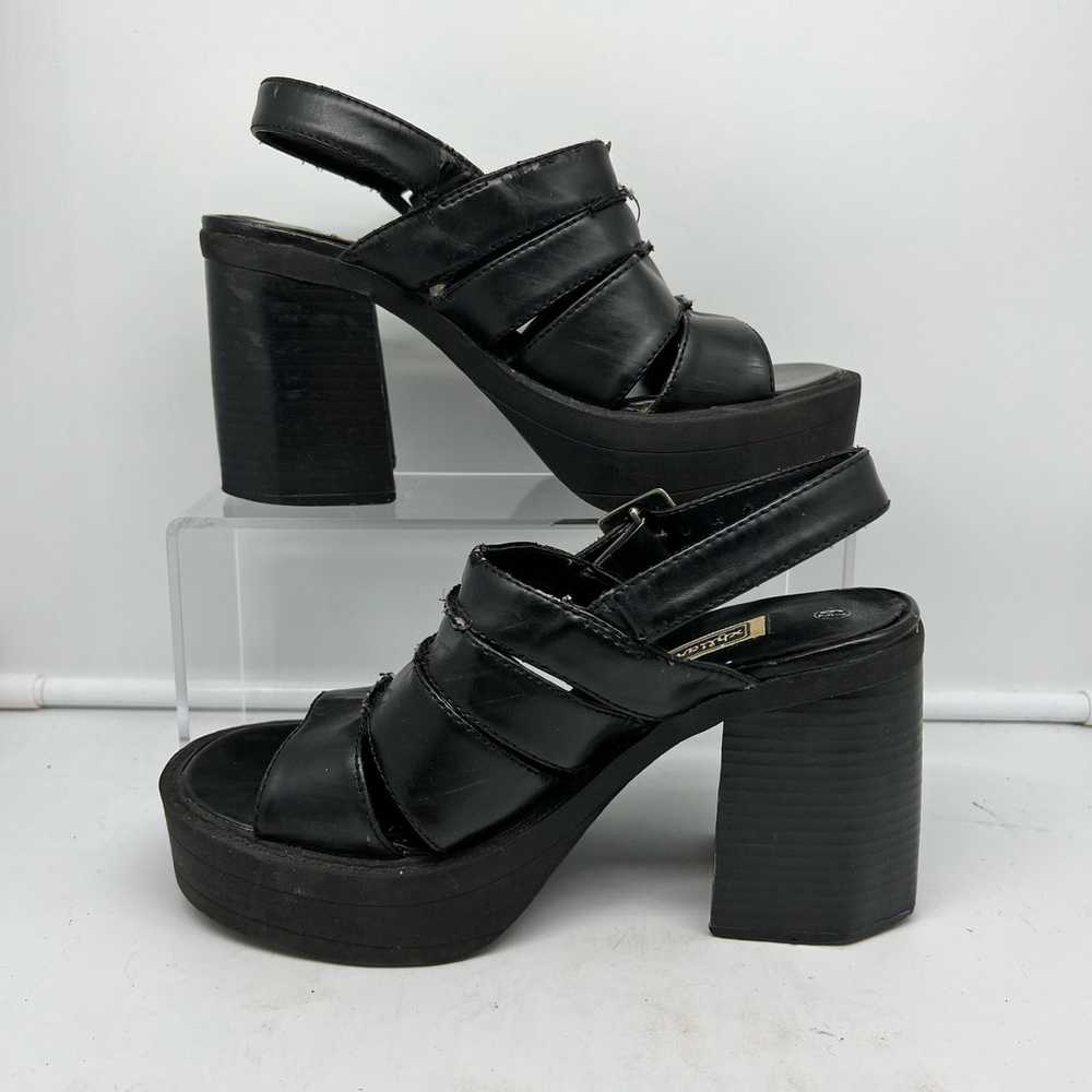 Xhilaration Shoes Womens 6.5 Vintage Chunky Platf… - image 2