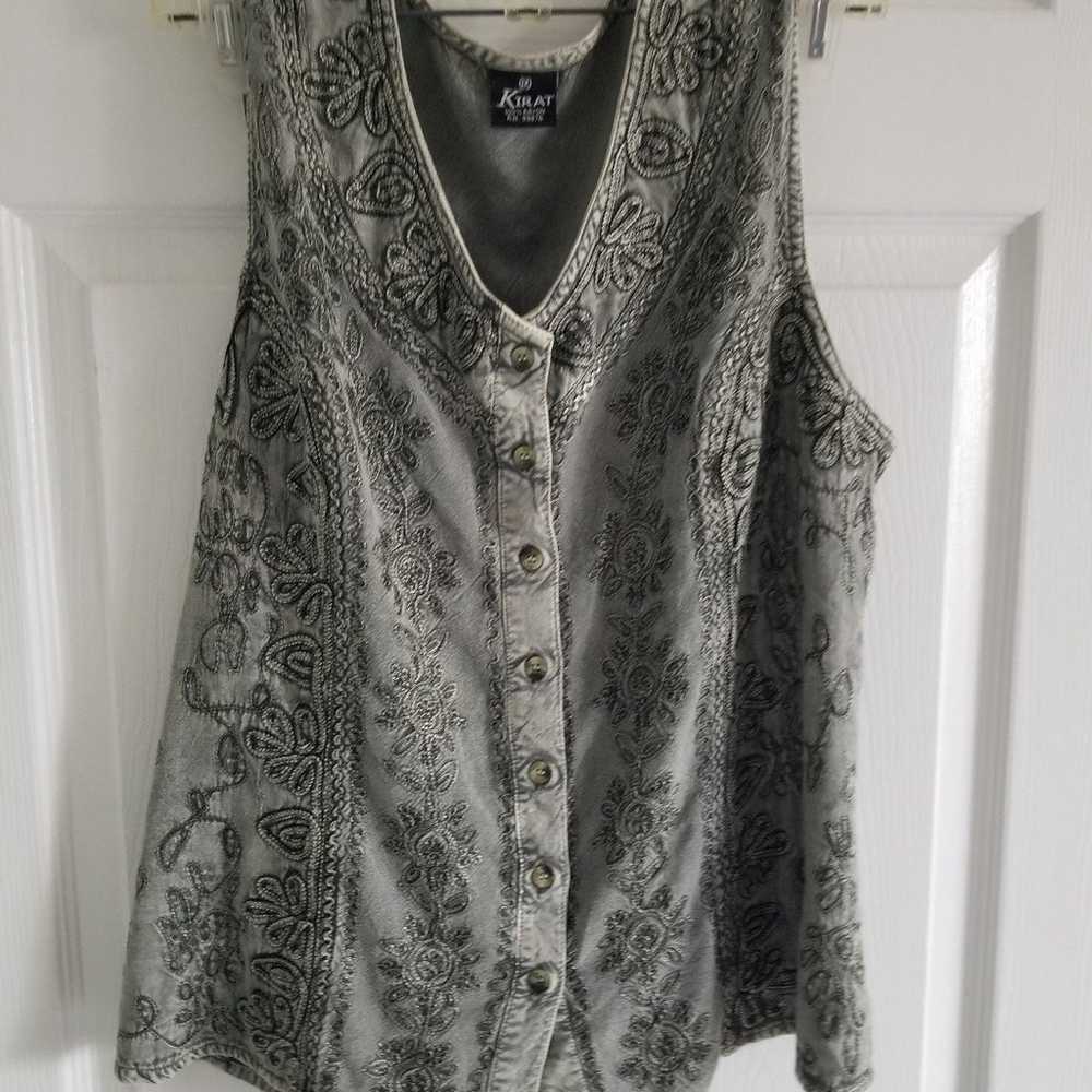 Womens button up top free shipping on this item - image 5