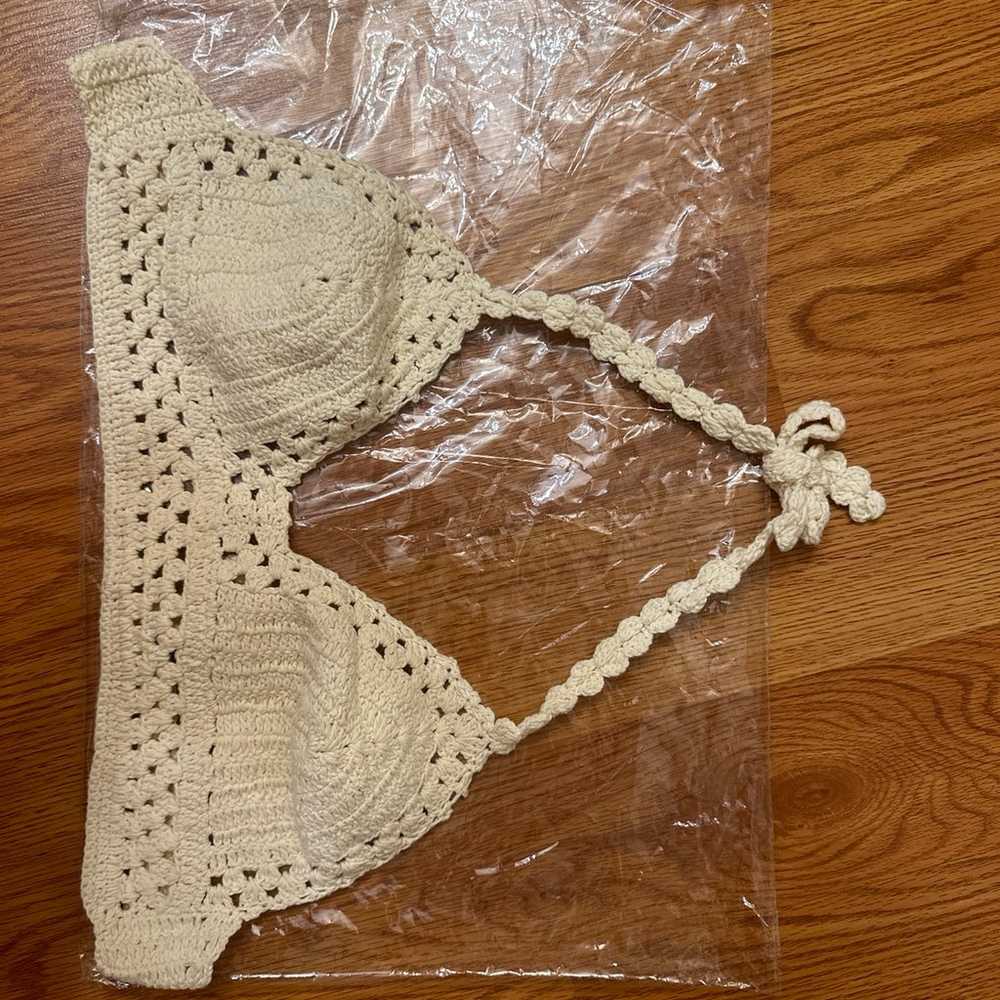 Two crocheted yet crop tops - image 4