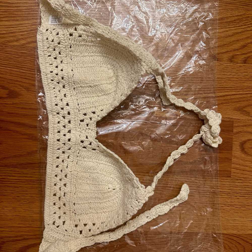 Two crocheted yet crop tops - image 5