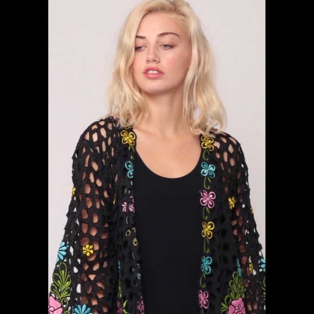 NWOT  Vintage Retro Floral Embroidered Boho Kimono - image 3