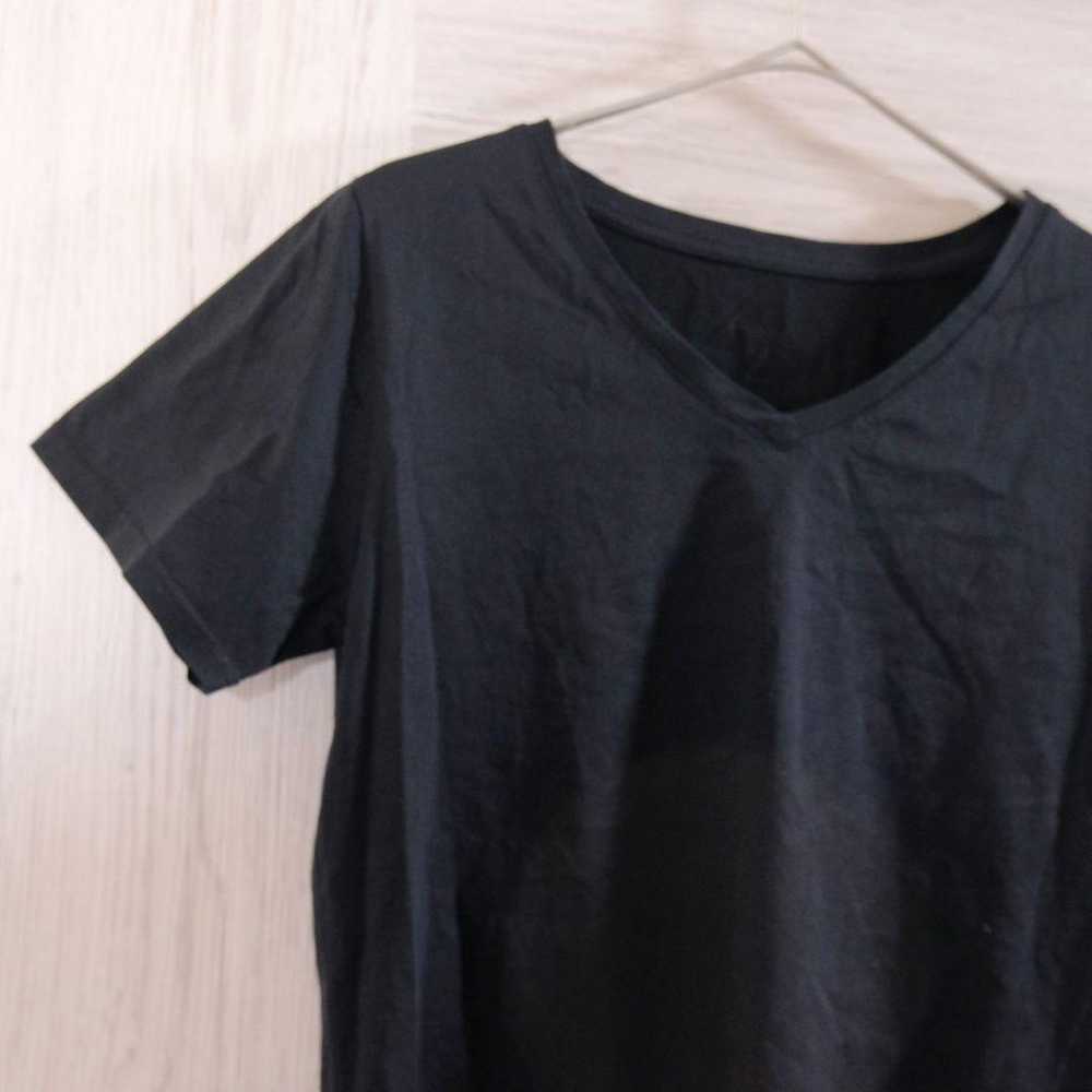 FURRY RATE Short-Sleeve V-Neck T-shirt in Black - image 2