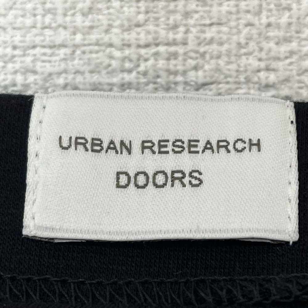 Urban Research Back Tuck Design T-shirt Cut-and-s… - image 8