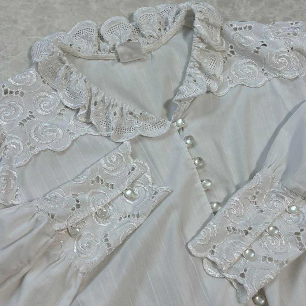 Vintage blouse, white blouse, second-hand clothes. - image 2