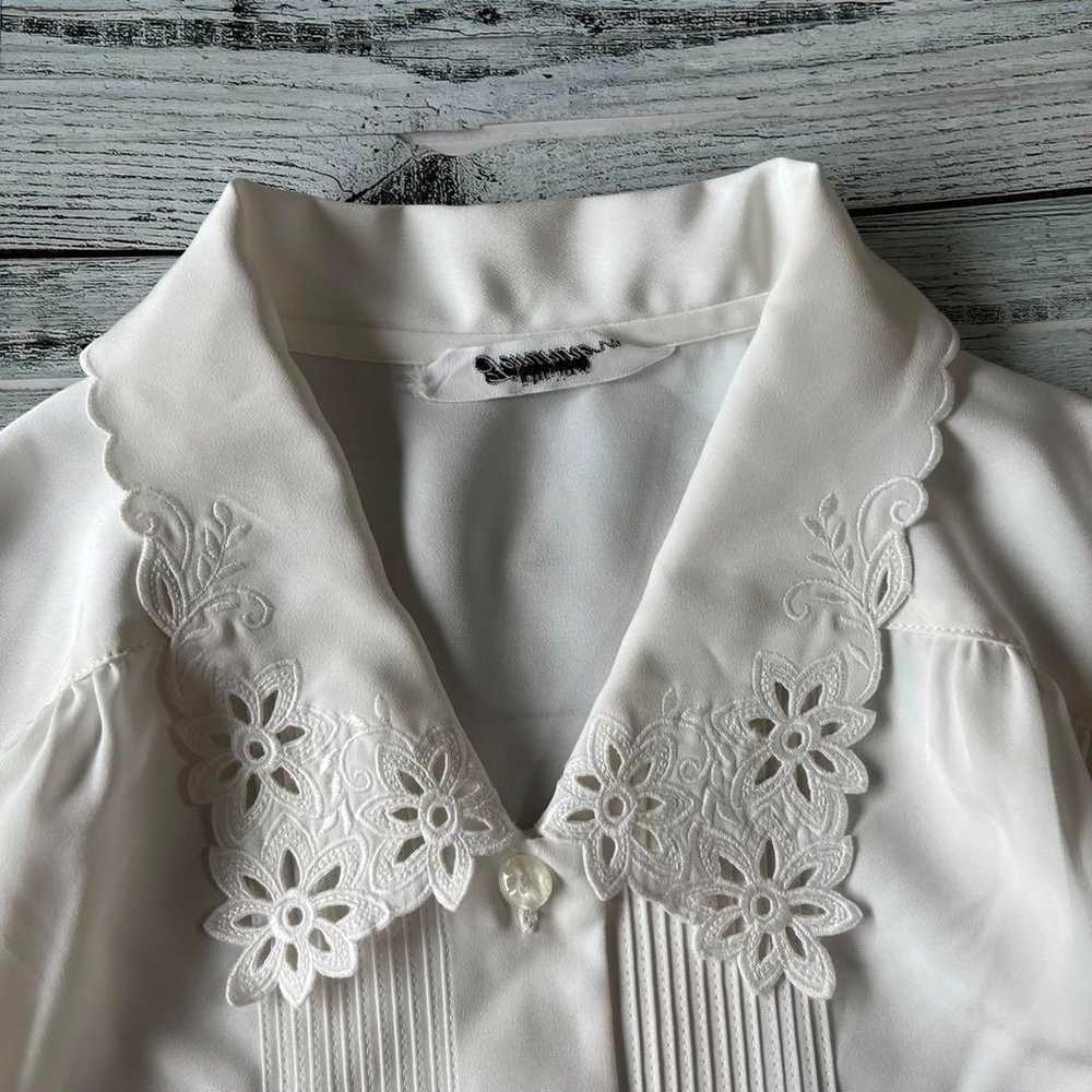 Showa retro blouse with floral embroidery - Elega… - image 4