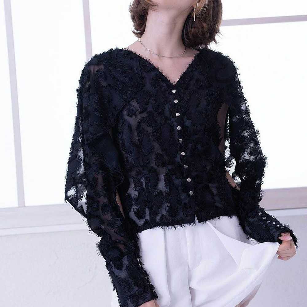 riu Cut jacquard open arm blouse R-chan black - image 1