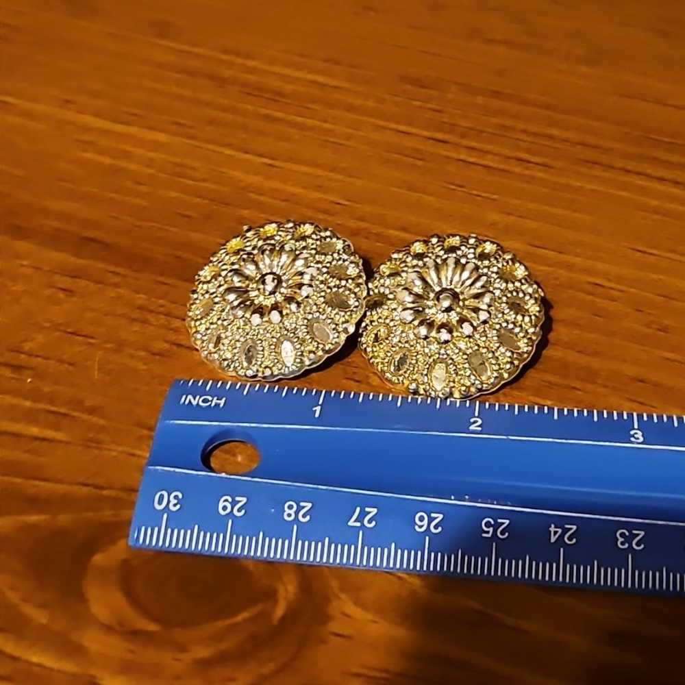 Womens Vintage Gold Tone Floral Clip On Earrings - image 5