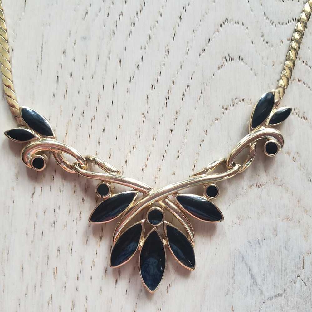 Vintage 80s Trifari Gold Tone Drop Leaf Necklace … - image 1