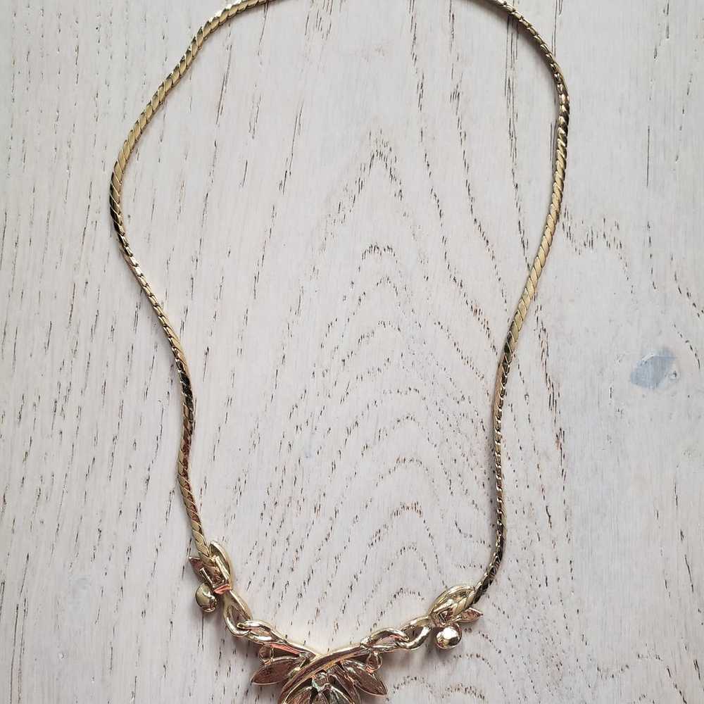 Vintage 80s Trifari Gold Tone Drop Leaf Necklace … - image 3