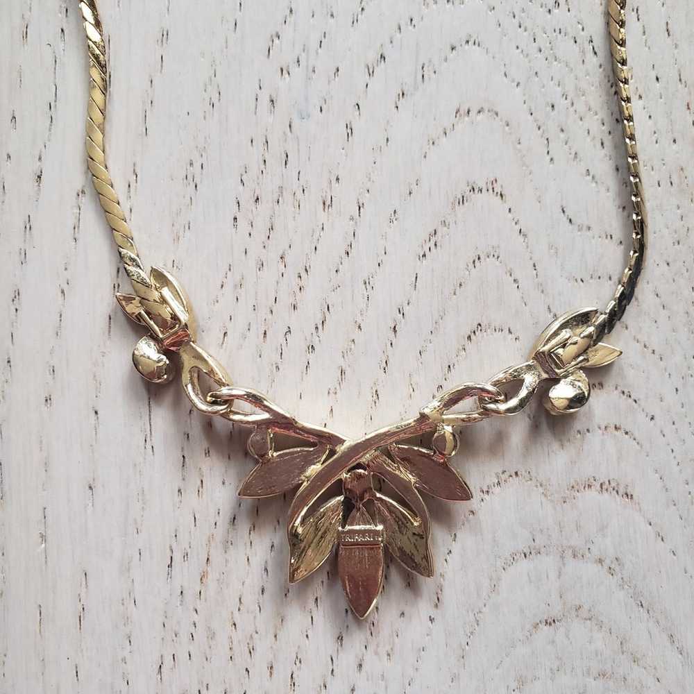 Vintage 80s Trifari Gold Tone Drop Leaf Necklace … - image 4