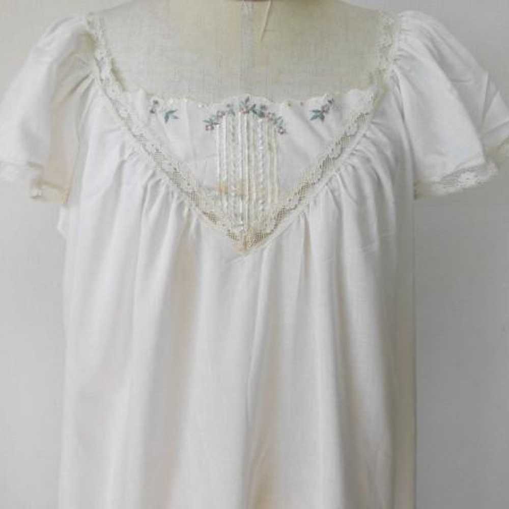 Vintage♪ Retro USA-made white floral embroidery d… - image 2