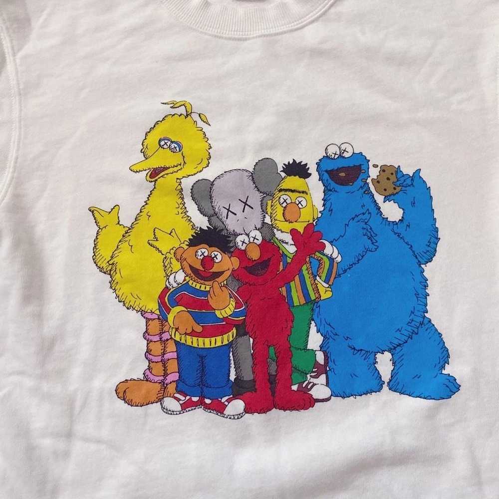 Kaws x Uniqlo Sesame Street collab sweatshirt - image 4