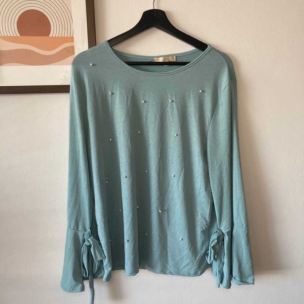 Vintage Plus Size Pearl Flare Sleeve Blouse! - image 1