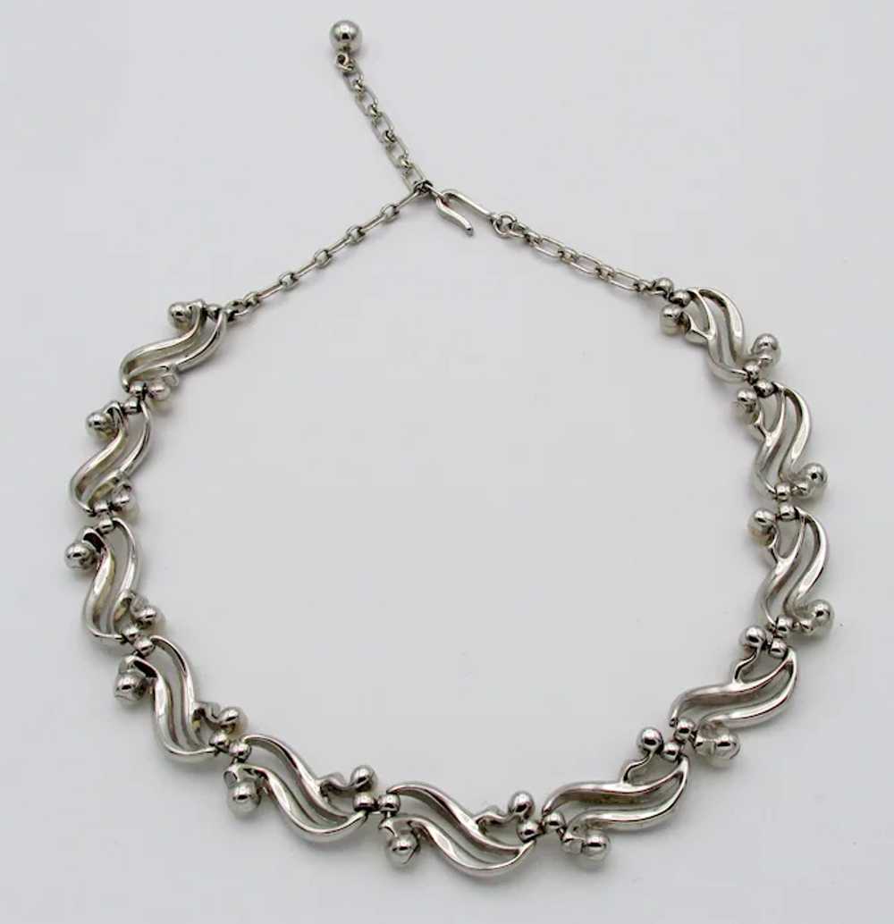 Vintage Trifari Faux Pearl Silver Swirl Necklace - image 4