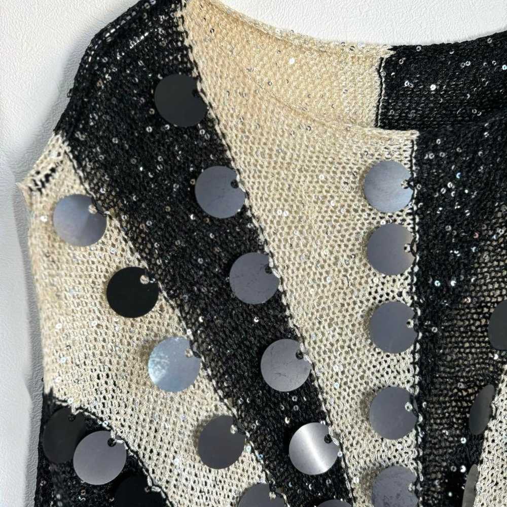 Mesh vest with sequins that shimmer and sparkle. - image 3