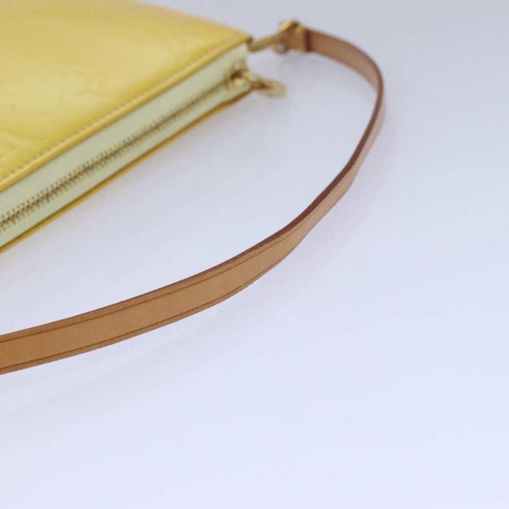 Louis Vuitton Lexington patent leather clutch bag - image 10