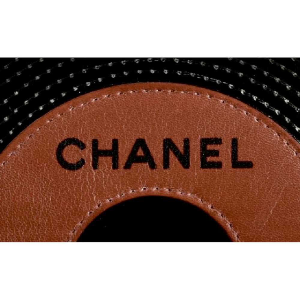 Chanel Timeless/Classique patent leather handbag - image 5