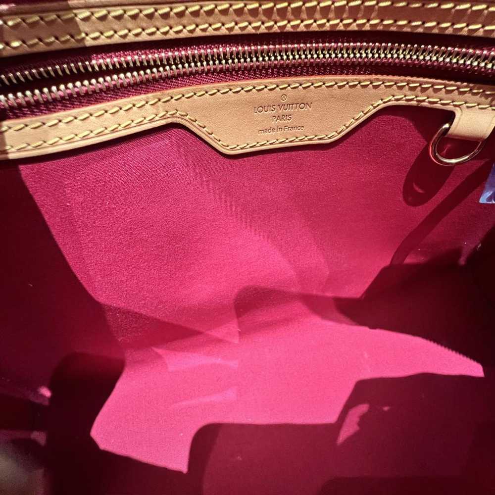 Louis Vuitton Bréa patent leather handbag - image 10