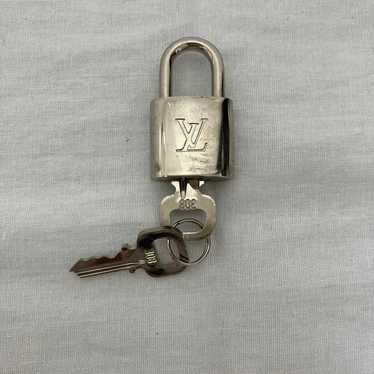 LOUIS VUITTON Padlock Cadena Silver 308