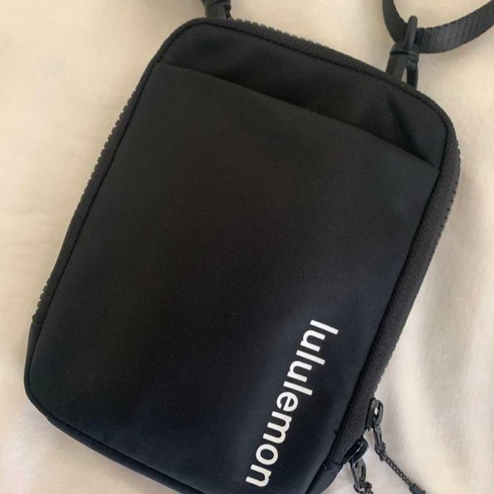 lululemon crossbody bag - image 8