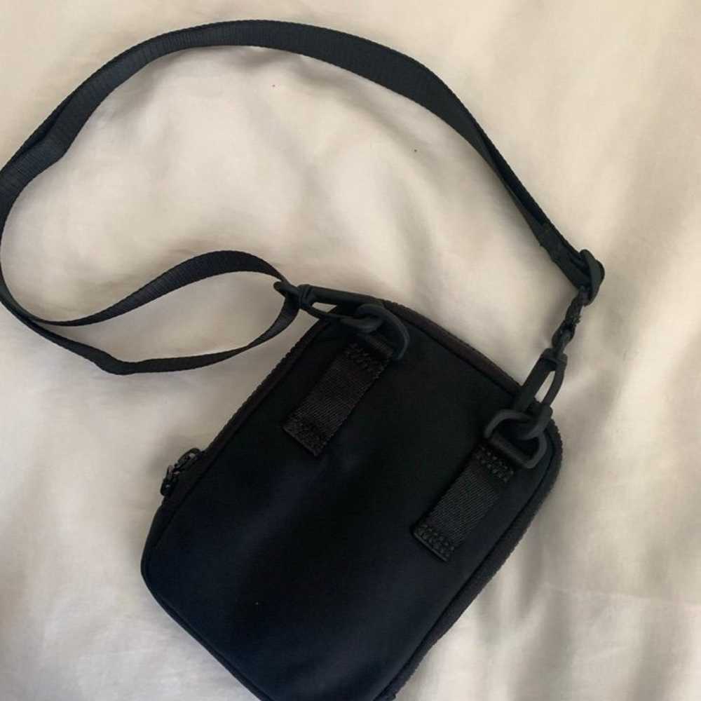 lululemon crossbody bag - image 9