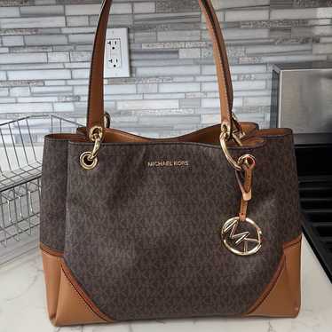 Like-New Michael Kors Tote bag/Shoulder Bag class… - image 1