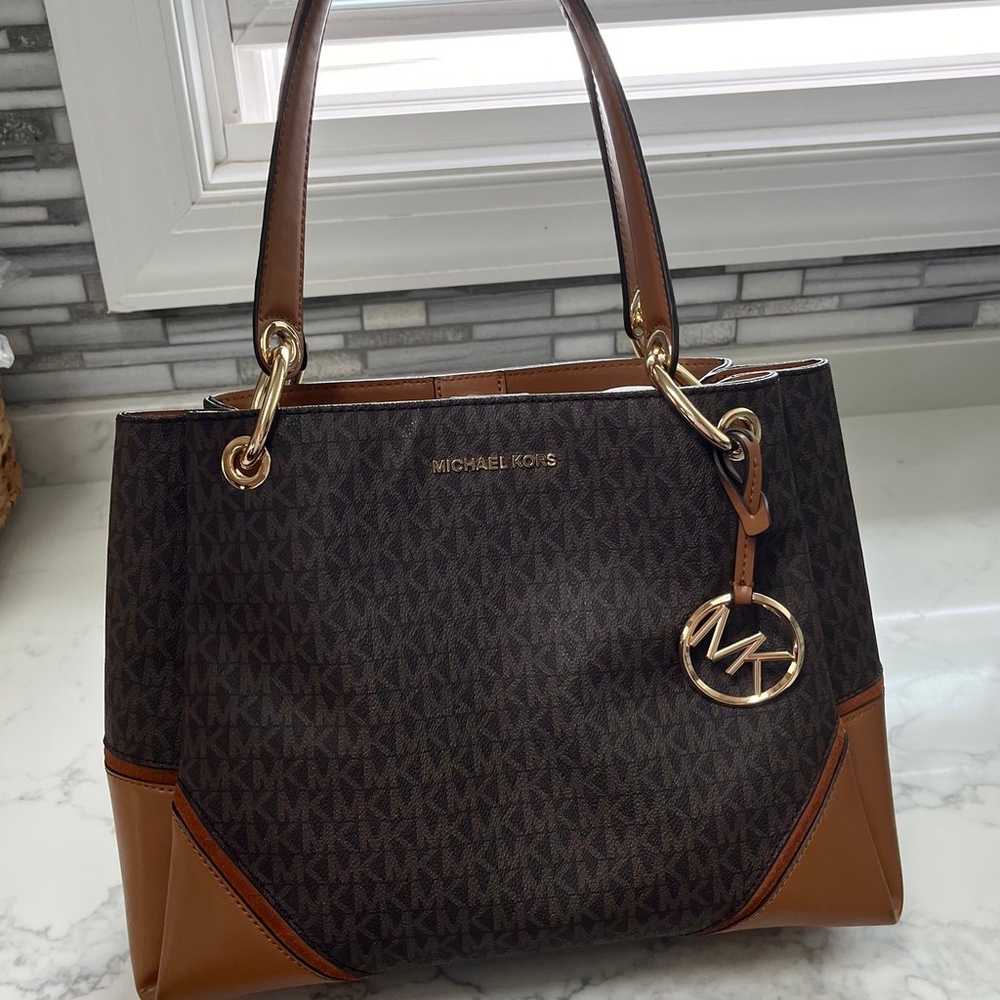 Like-New Michael Kors Tote bag/Shoulder Bag class… - image 8