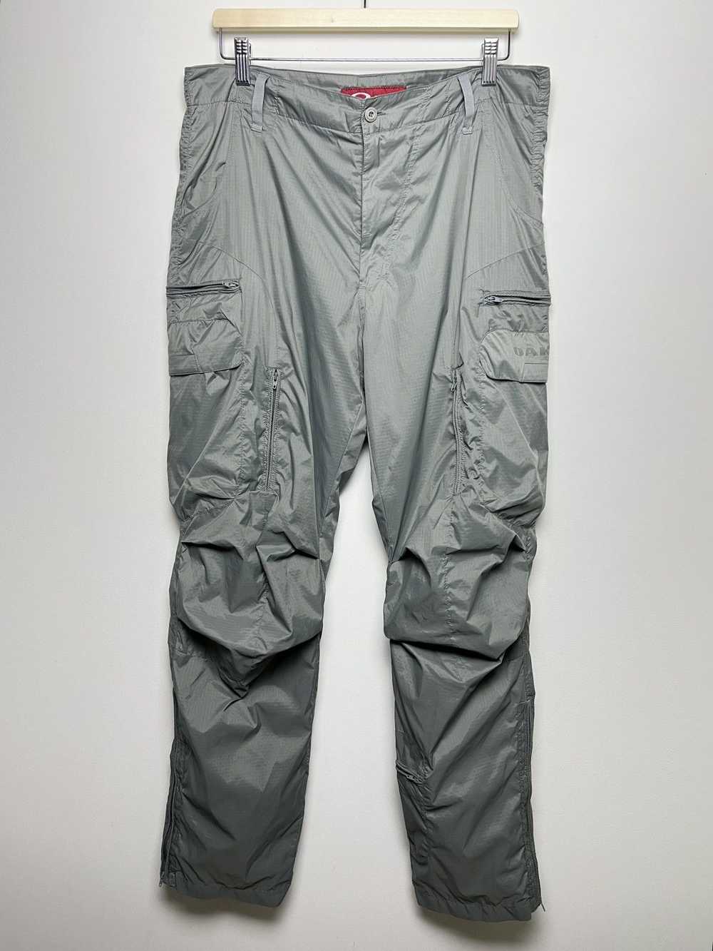 Oakley Oakley cargo multipocket tech pants in exc… - image 3