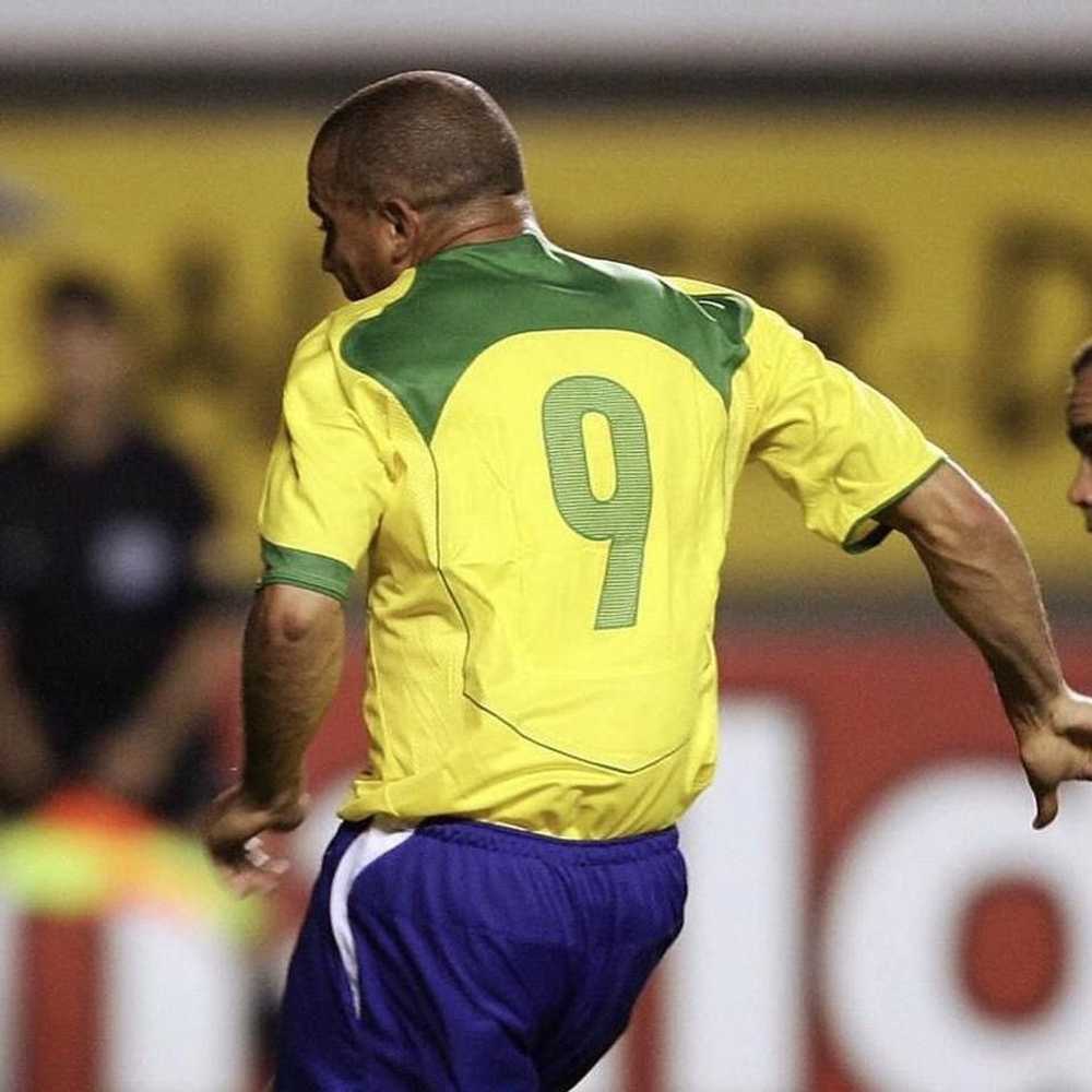 Nike Brazil Ronaldo Nazario 2004 05 home jersey - image 8