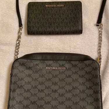 MICHEAL KORS Signature Crossbody & Wallet