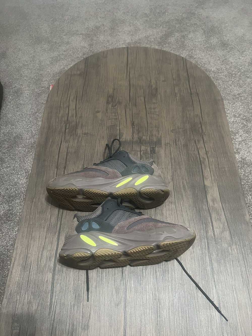 Adidas Yeezy 700 mauve - image 2