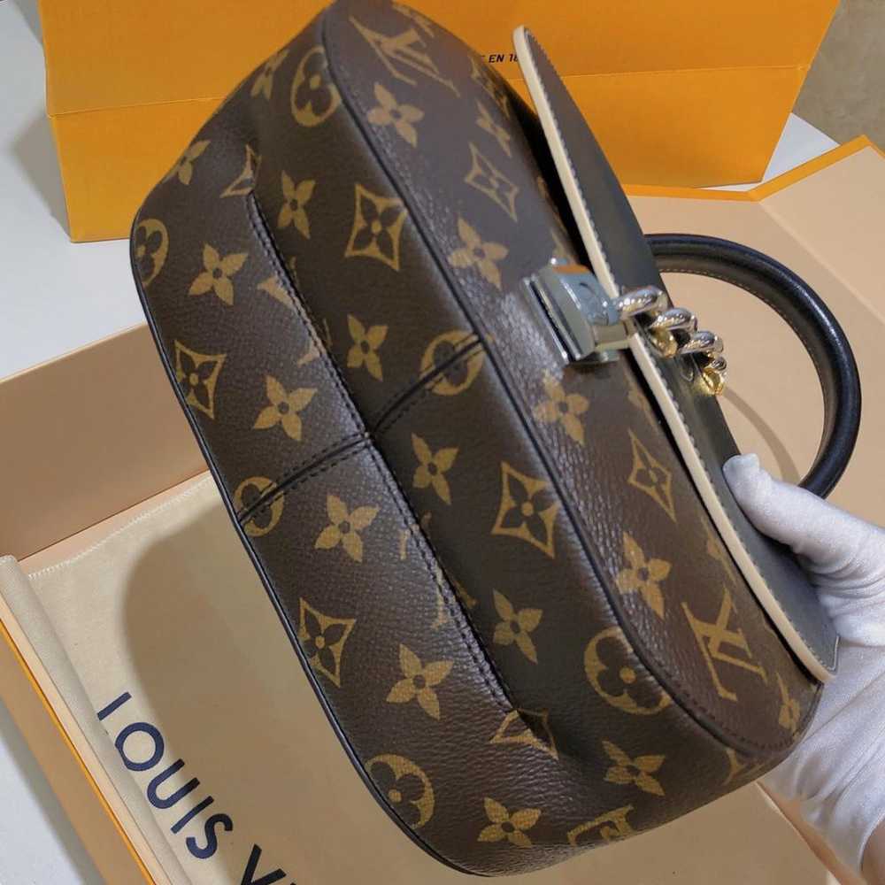 Louis Vuitton Chain It vinyl crossbody bag - image 5