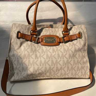 Michael Kors Large Tote  Vanilla Signature Should… - image 1