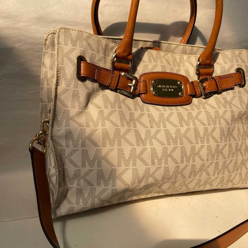 Michael Kors Large Tote  Vanilla Signature Should… - image 5