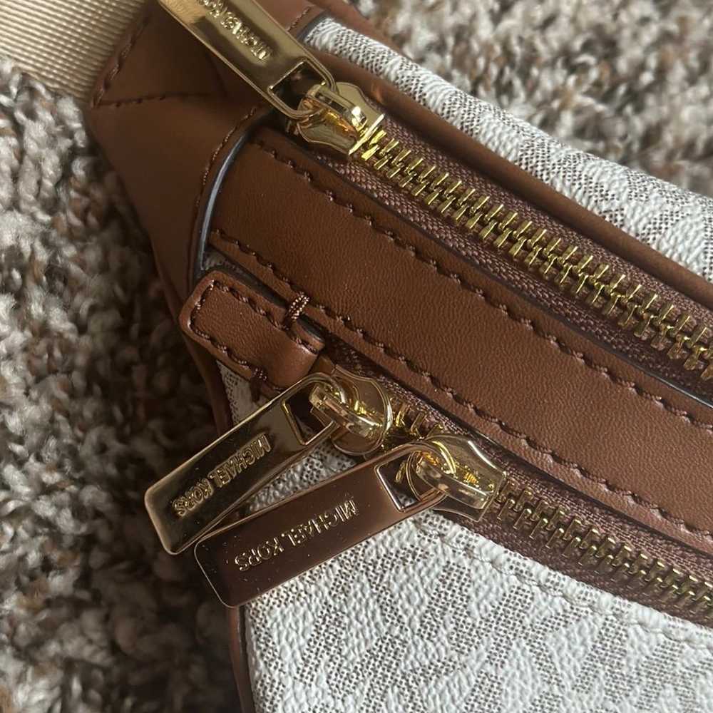 Micheal Kors KENLY beltbag - image 3