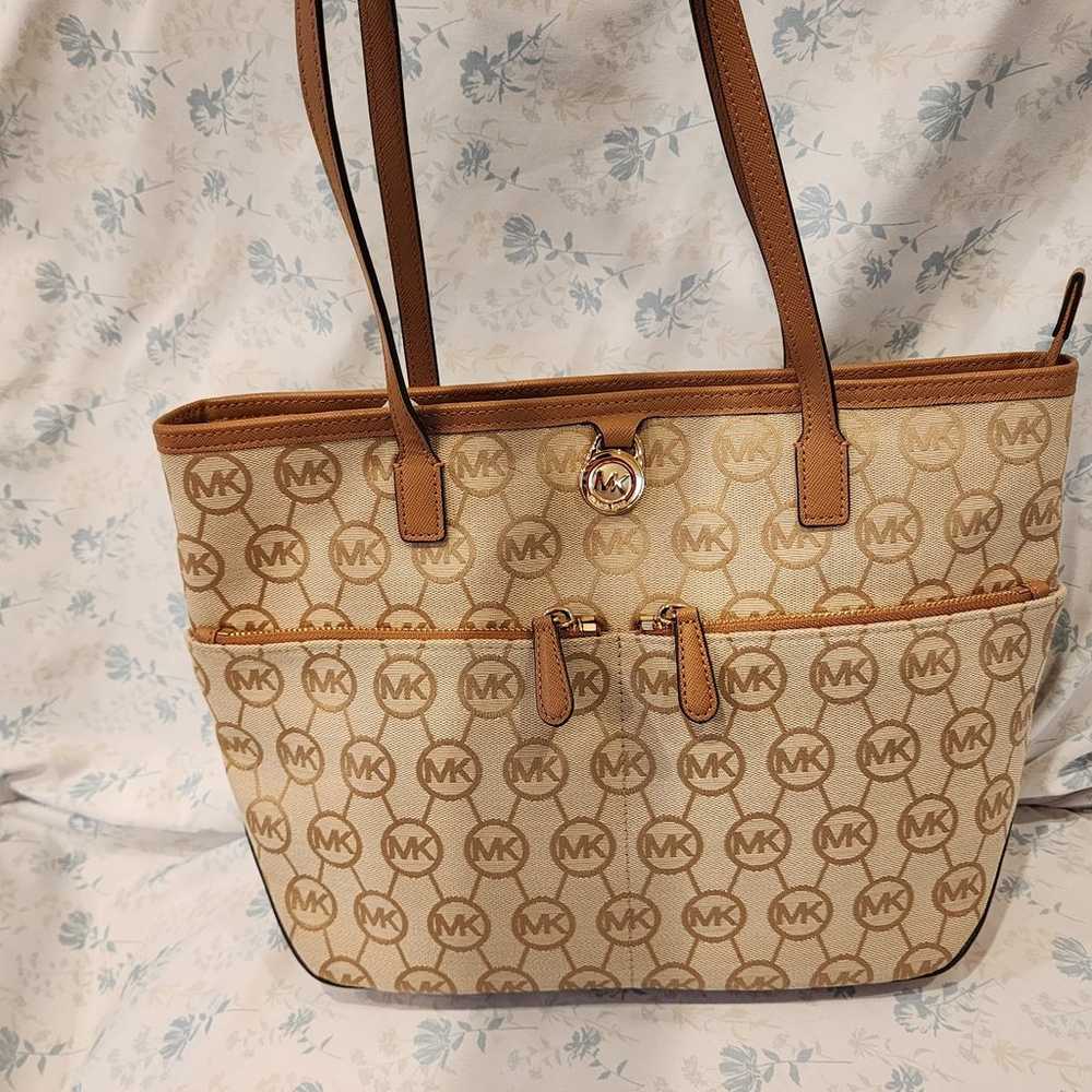 Michael Kors Large zip tote Purse Signature Print - image 1