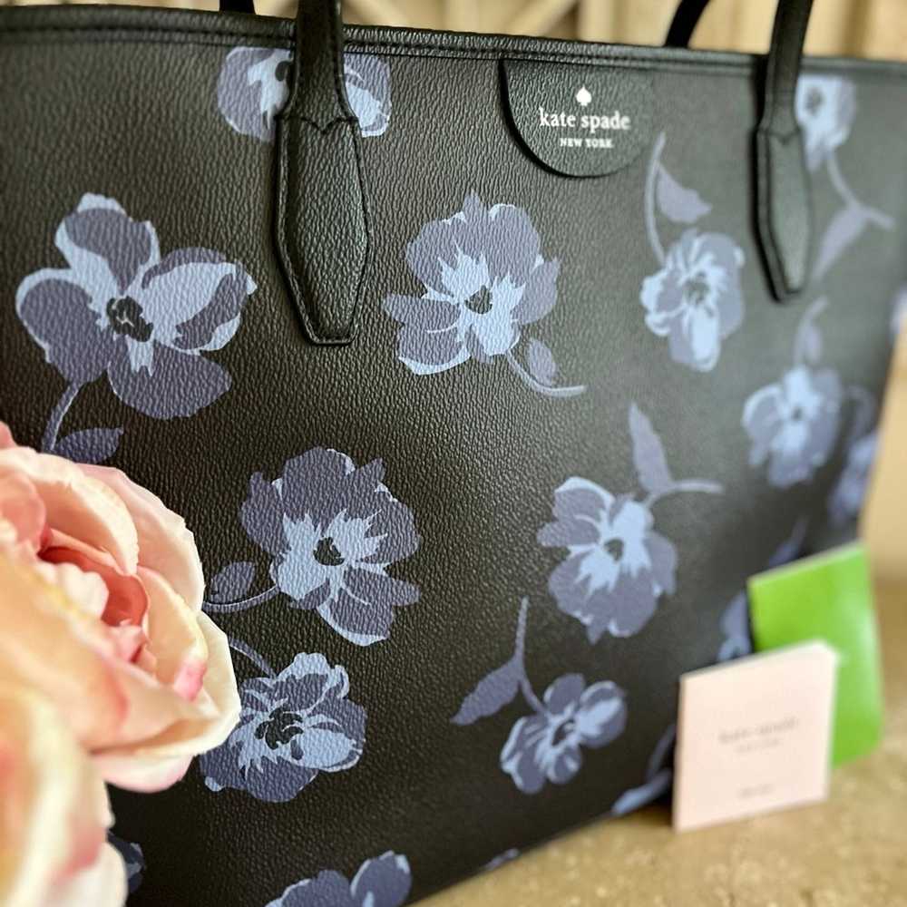 Kate Spade Black and Blue Floral Large Flower Zip… - image 2