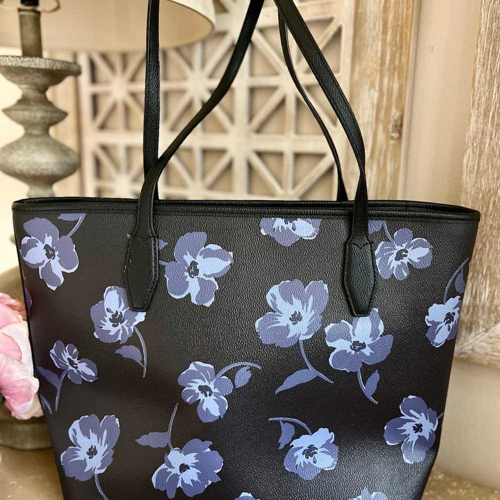 Kate Spade Black and Blue Floral Large Flower Zip… - image 4