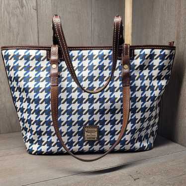 Dooney and Bourke Handbag (Super Nice)