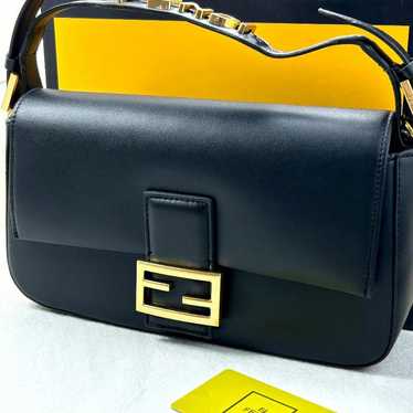 Brand new FENDI shoulder bag.