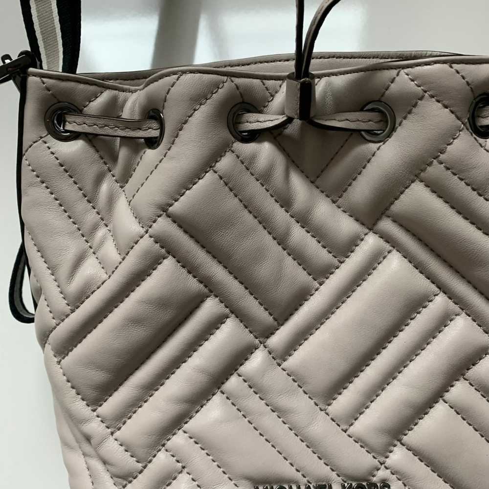 Michael Kors Bucket Bag French white Quilted Leat… - image 2